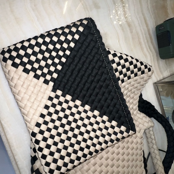 NAGHEDI St. Barths Medium Graphic Geo Tote Bag - Picture 5 of 10